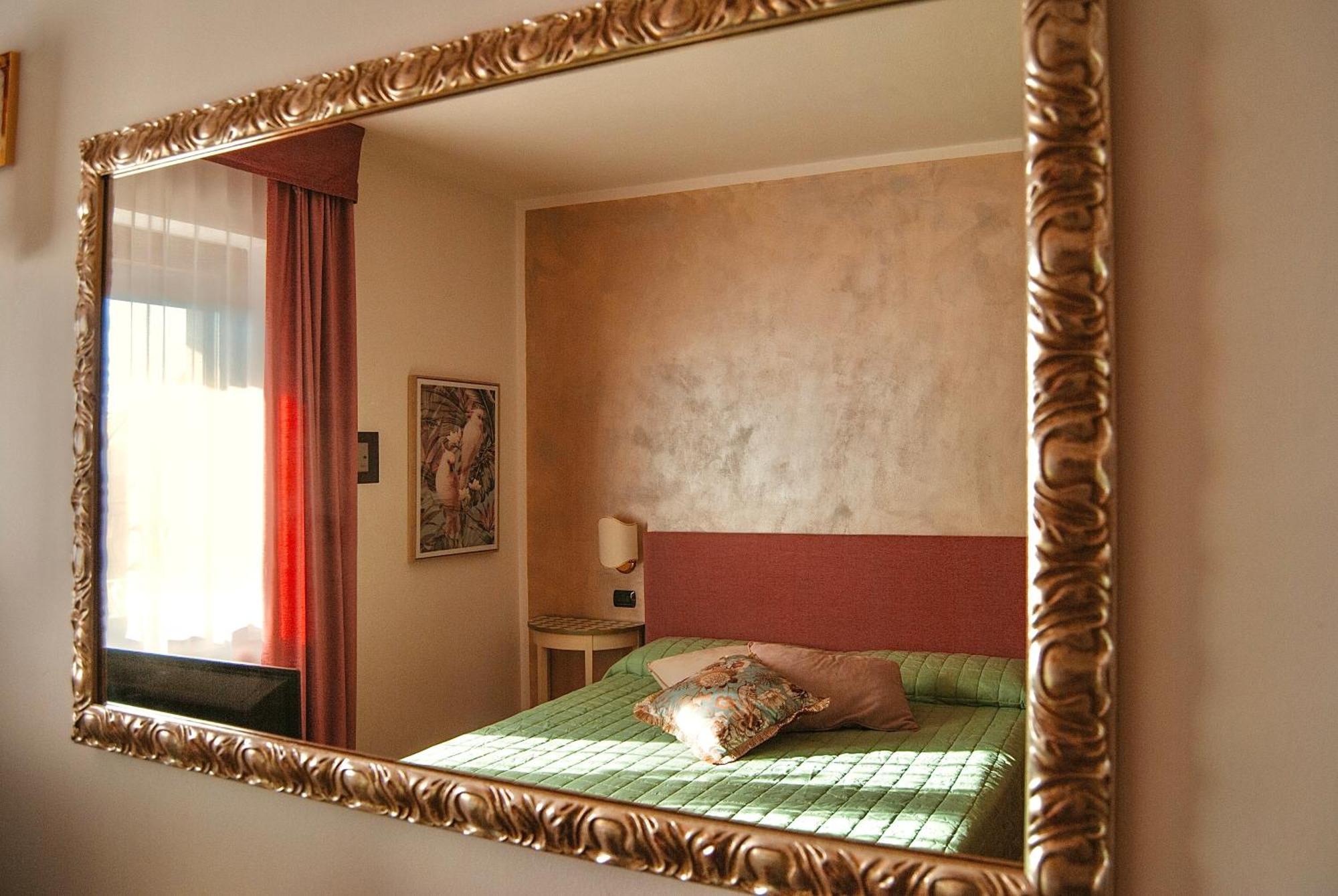 Welcome Traveller Frida'S Rooms Caprino Veronese Exterior foto