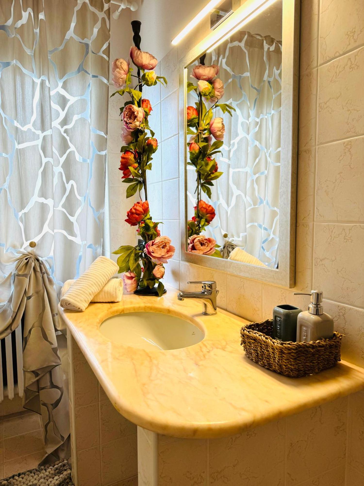 Welcome Traveller Frida'S Rooms Caprino Veronese Exterior foto