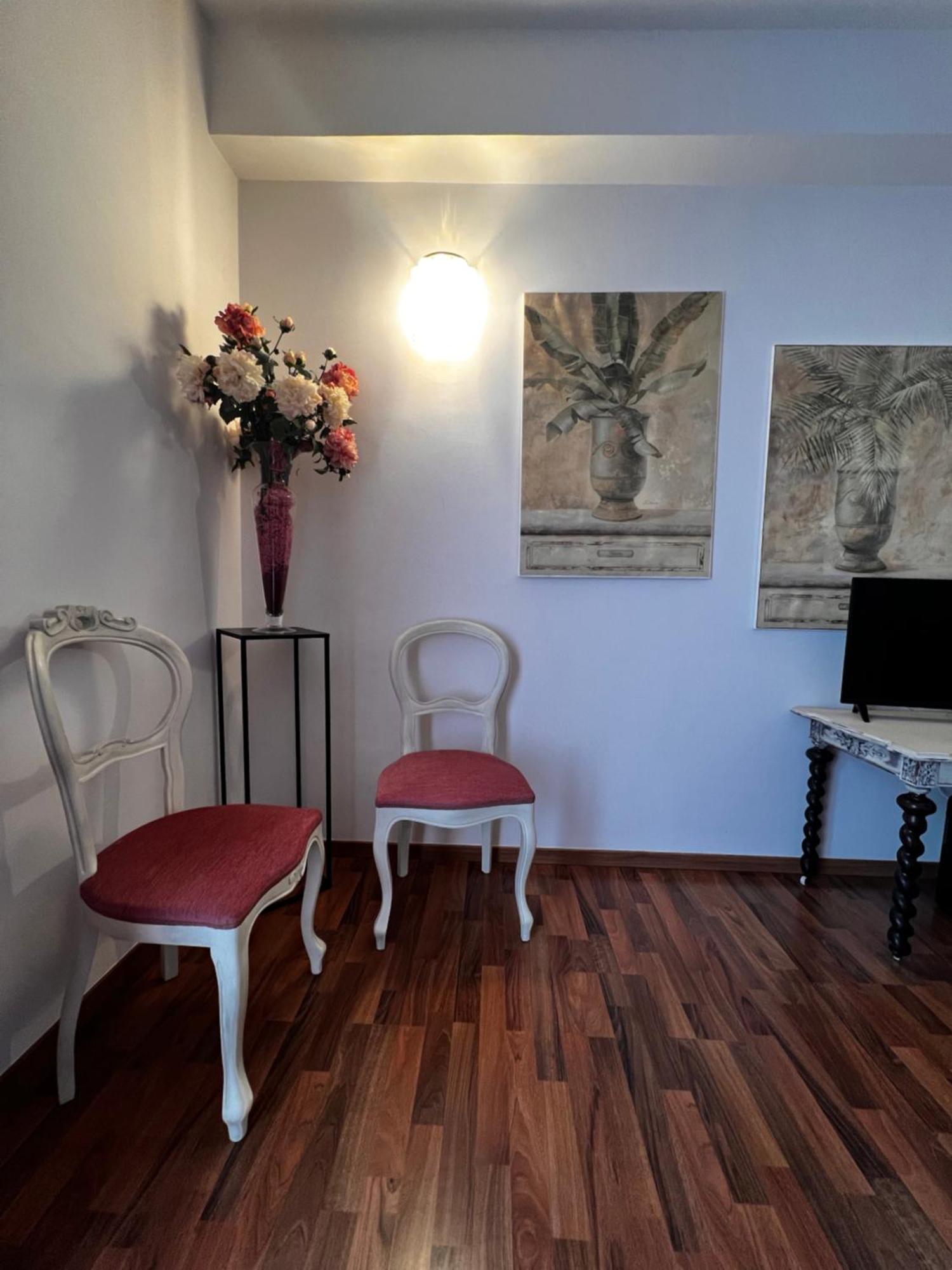 Welcome Traveller Frida'S Rooms Caprino Veronese Exterior foto