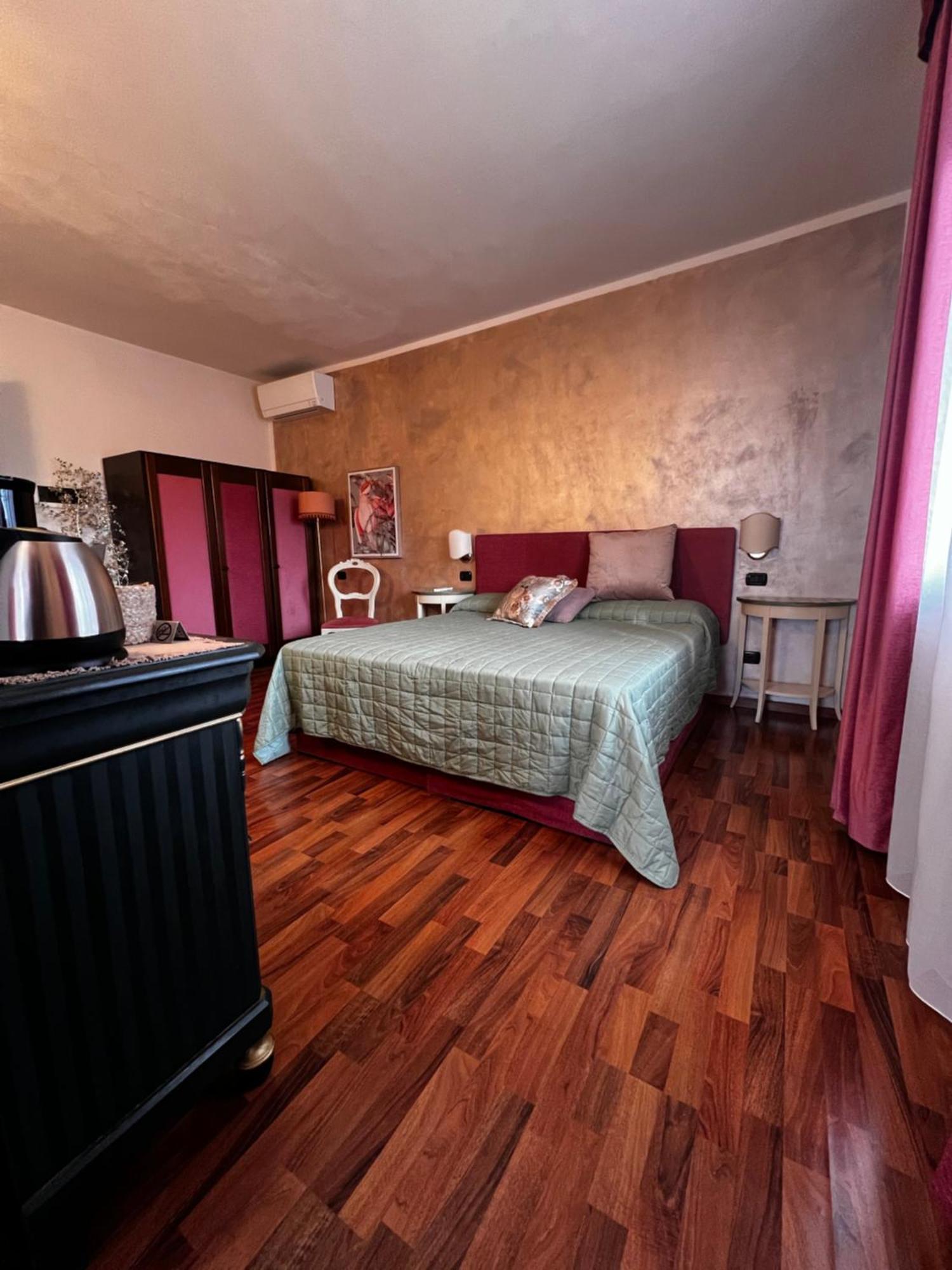 Welcome Traveller Frida'S Rooms Caprino Veronese Exterior foto